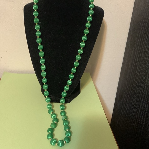Beautiful emerald green necklace 30” long - Picture 3 of 7